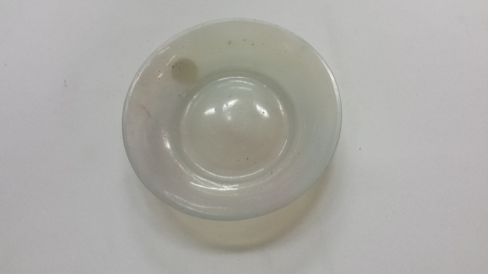 Or2015.14 white glass dish (image/jpeg)